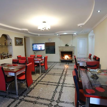 Hotel Hollywood Koutaïssi Extérieur photo